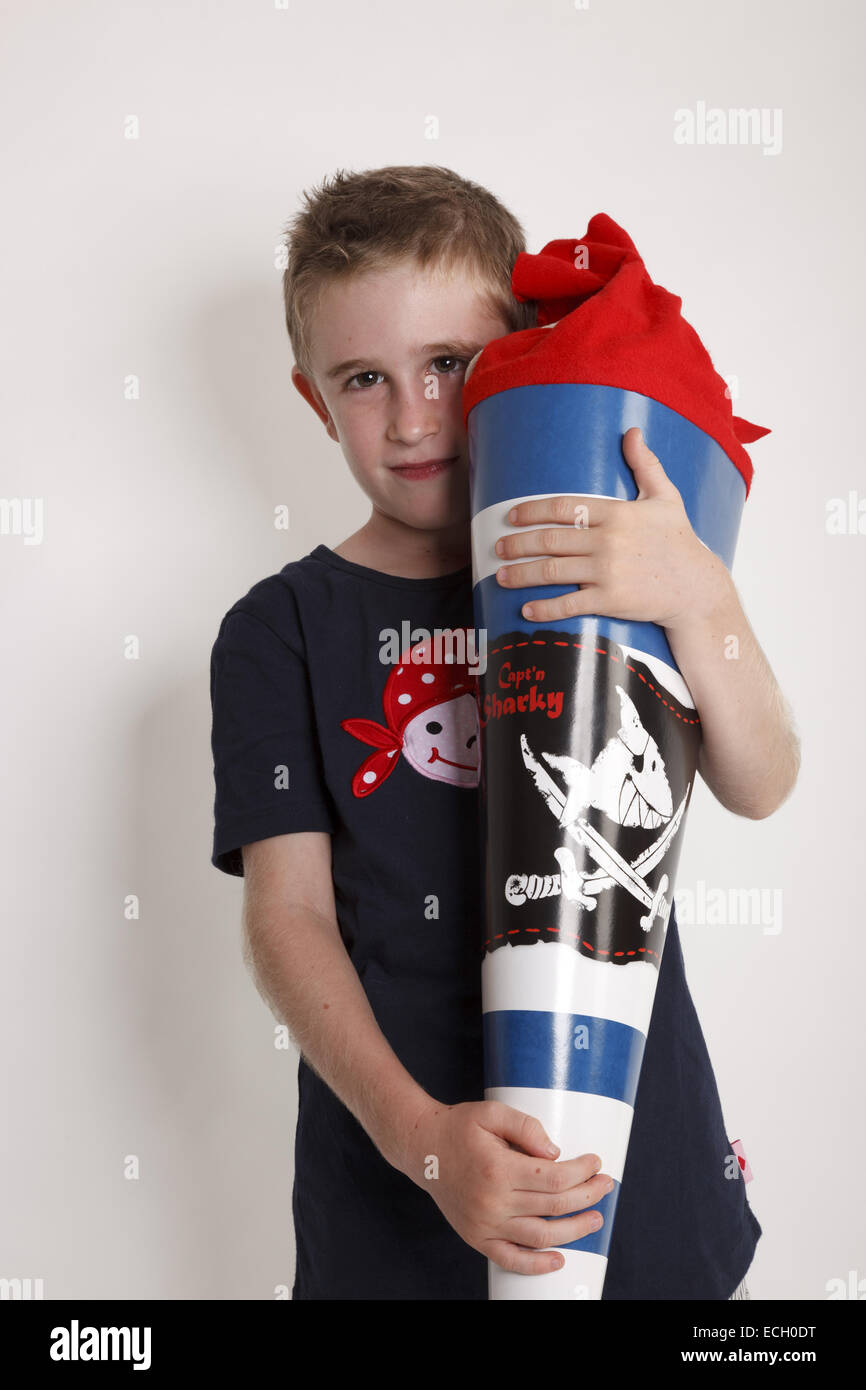 Garçon avec cône de l'école Banque D'Images