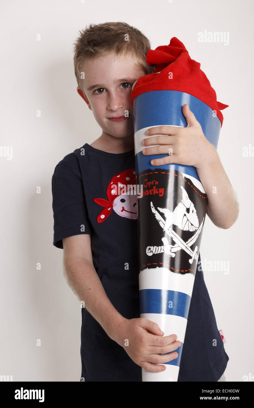 Garçon avec cône de l'école Banque D'Images