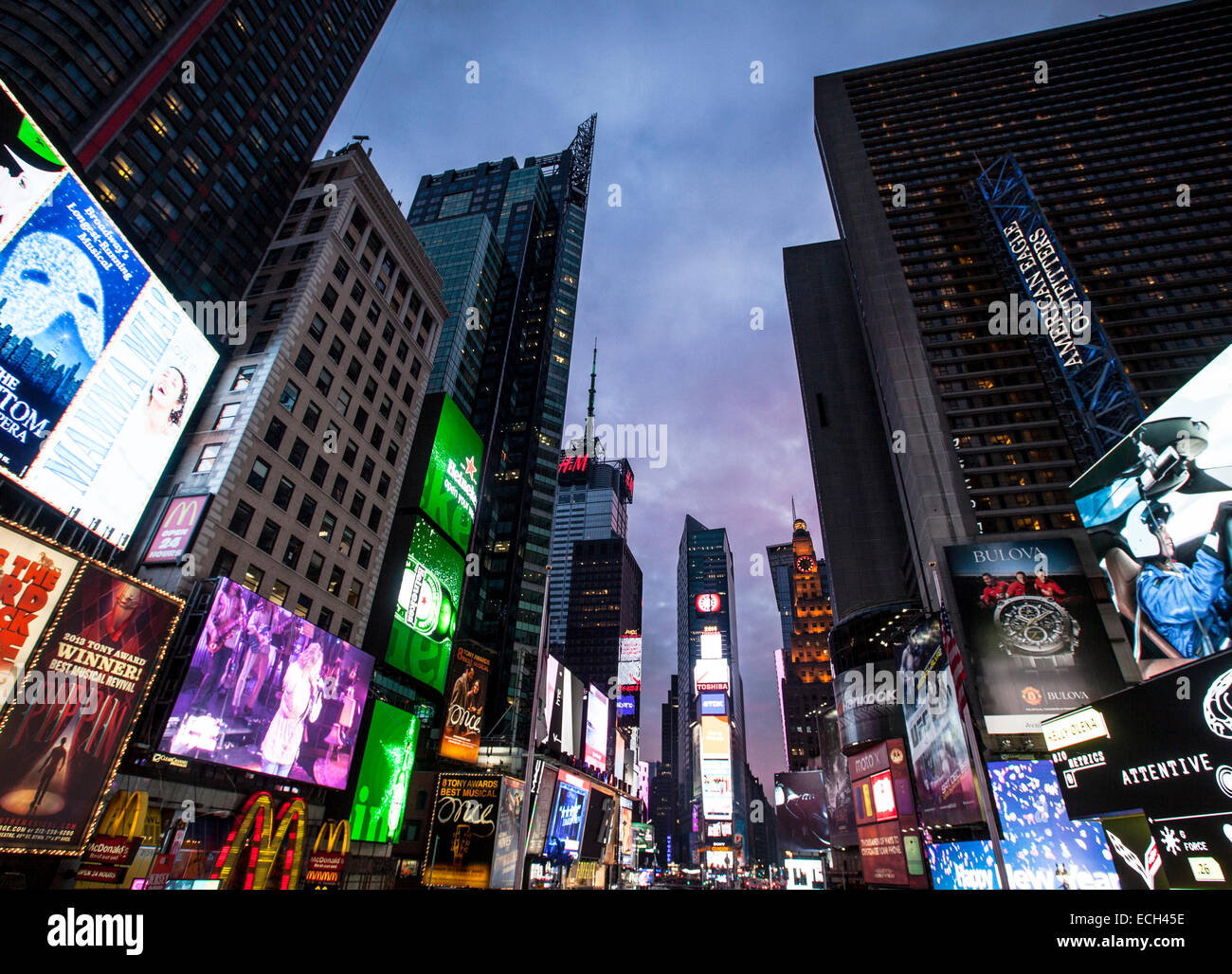 Enseignes lumineuses, publicité à Times Square, carrefour de Broadway et la Septième Avenue, Manhattan, New York, United States Banque D'Images