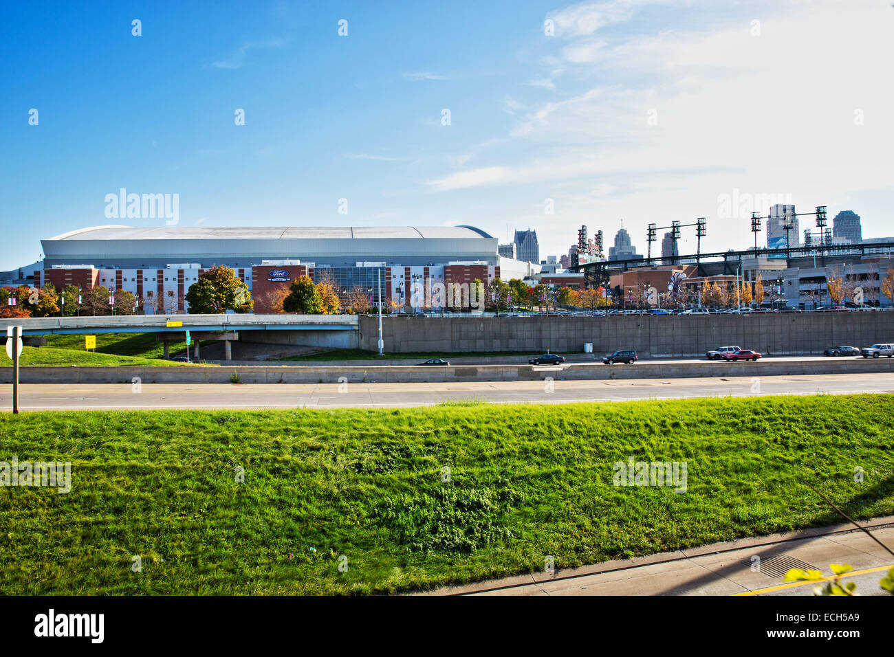 Ford Field & Fisher Freeway, Detroit, Michigan, USA. Le 23 octobre 2014. Banque D'Images
