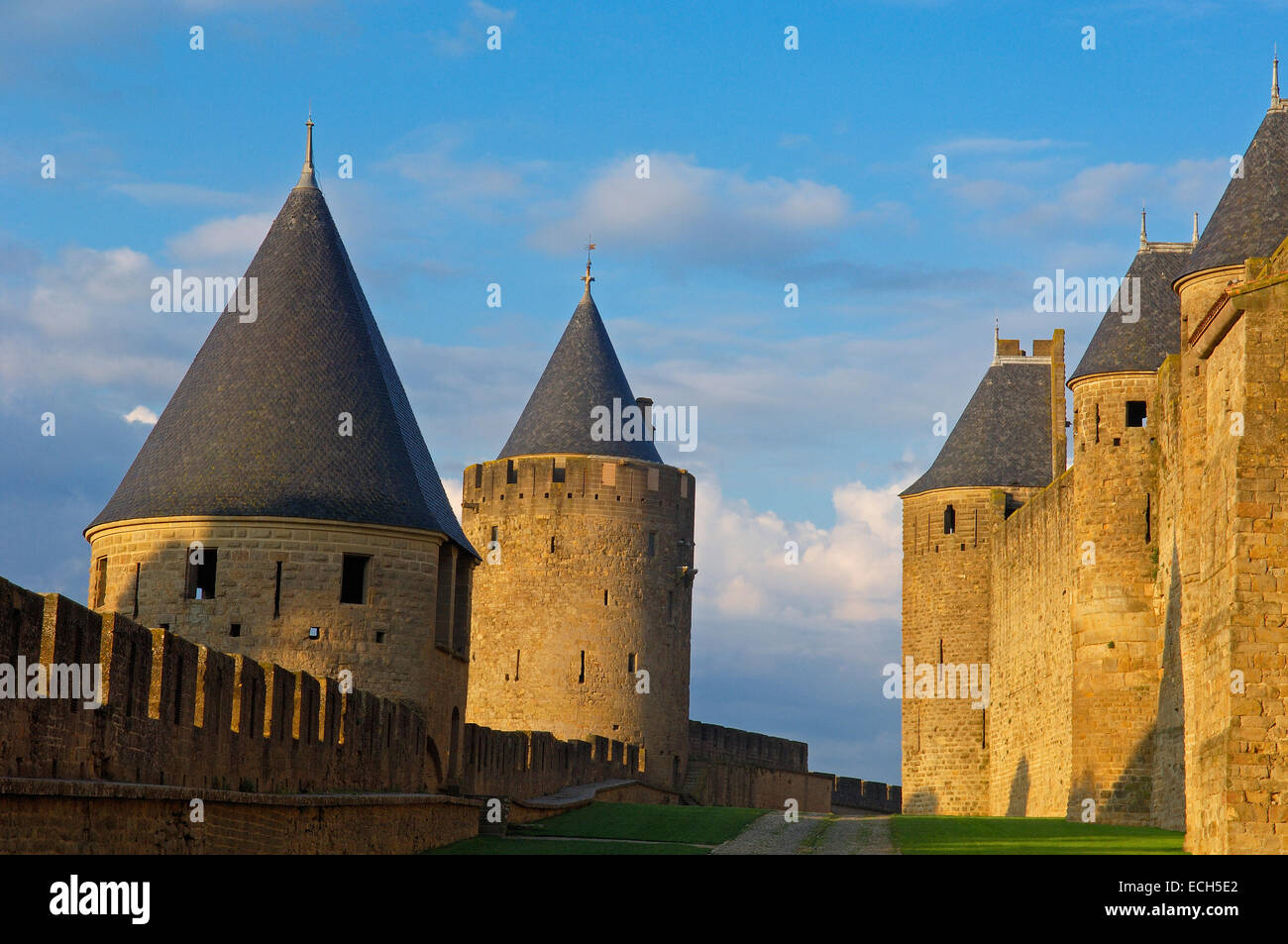 La Cité médiévale de Carcassonne, ville fortifiée, Aude, Languedoc-Roussillon, France, Europe Banque D'Images