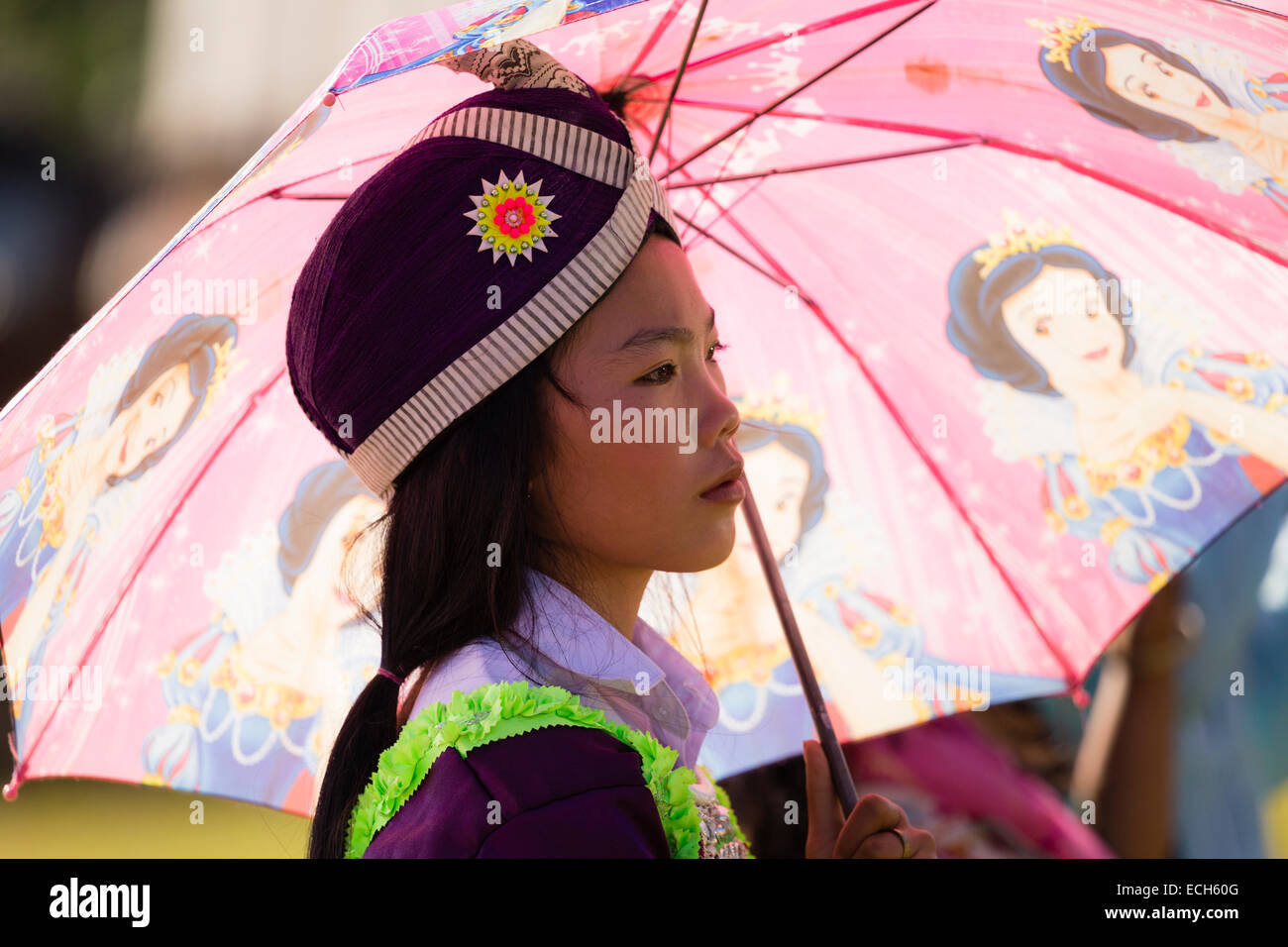 Jeune femme vêtue d'un costume traditionnel Hmong Hmong, célébration du Nouvel An, Phonsavan, Laos, Xiangkhouang Banque D'Images