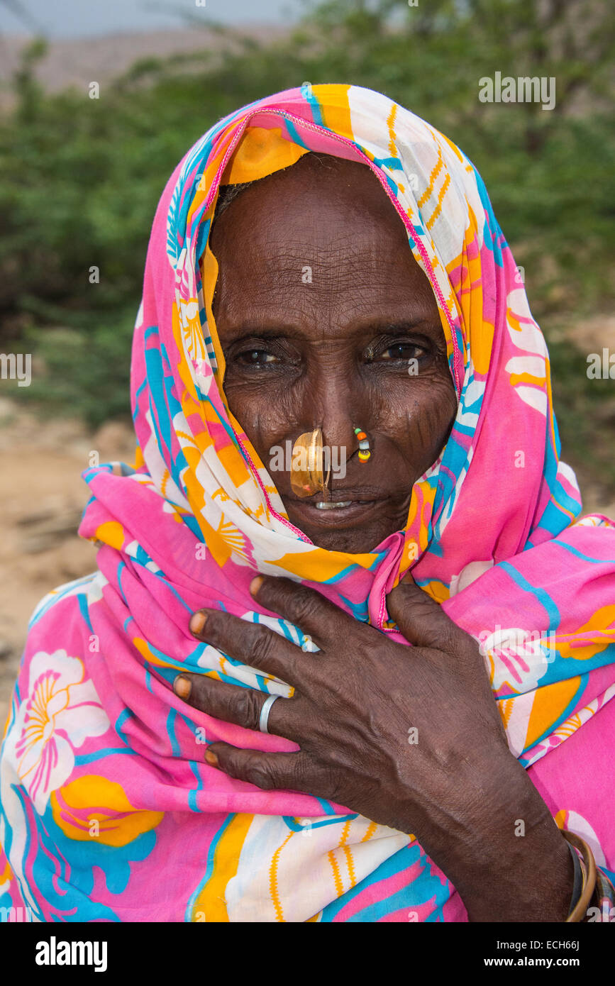 Portrait d'une femme bédouine de l'Érythrée, dans les basses terres, l'Érythrée Banque D'Images