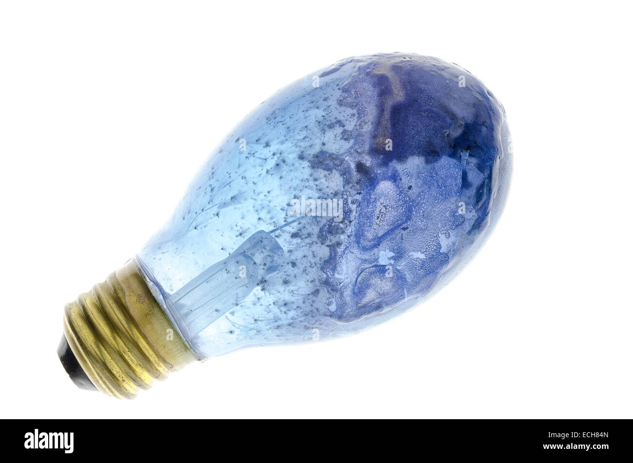 Concept de l'ancienne ampoule flash soufflé léger rempli de brins de fil d'aluminium dans le raccord à vis Banque D'Images