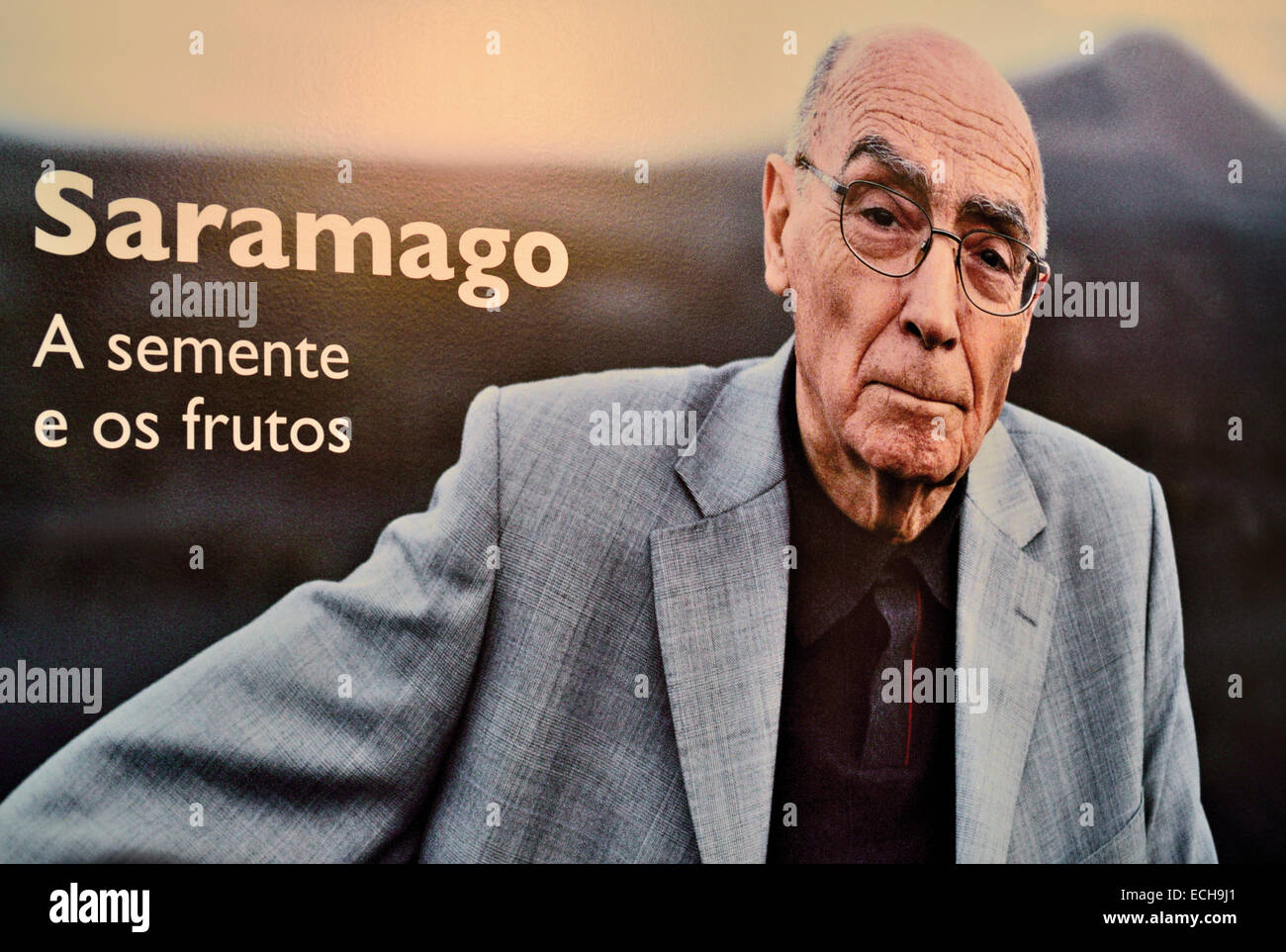Portugal, Lisbonne : Photo de l'écrivain et prix Nobel de littérature José Saramago, lauréat du Prix 1998 de la Fondation José Saramago Banque D'Images