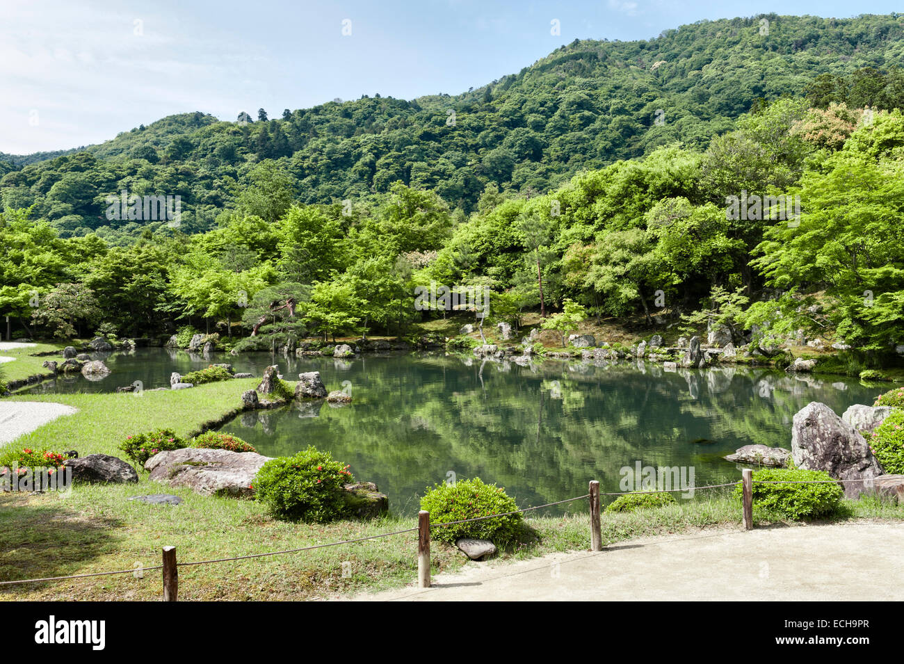 Les jardins paysagers du temple bouddhiste zen Tenryu-ji, Kyoto, Japon, conçus par le moine Muso Soseki au début du 14e siècle Banque D'Images