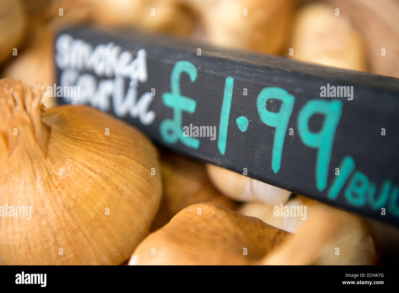 L'ail fumé dans un supermarché biologique UK Banque D'Images