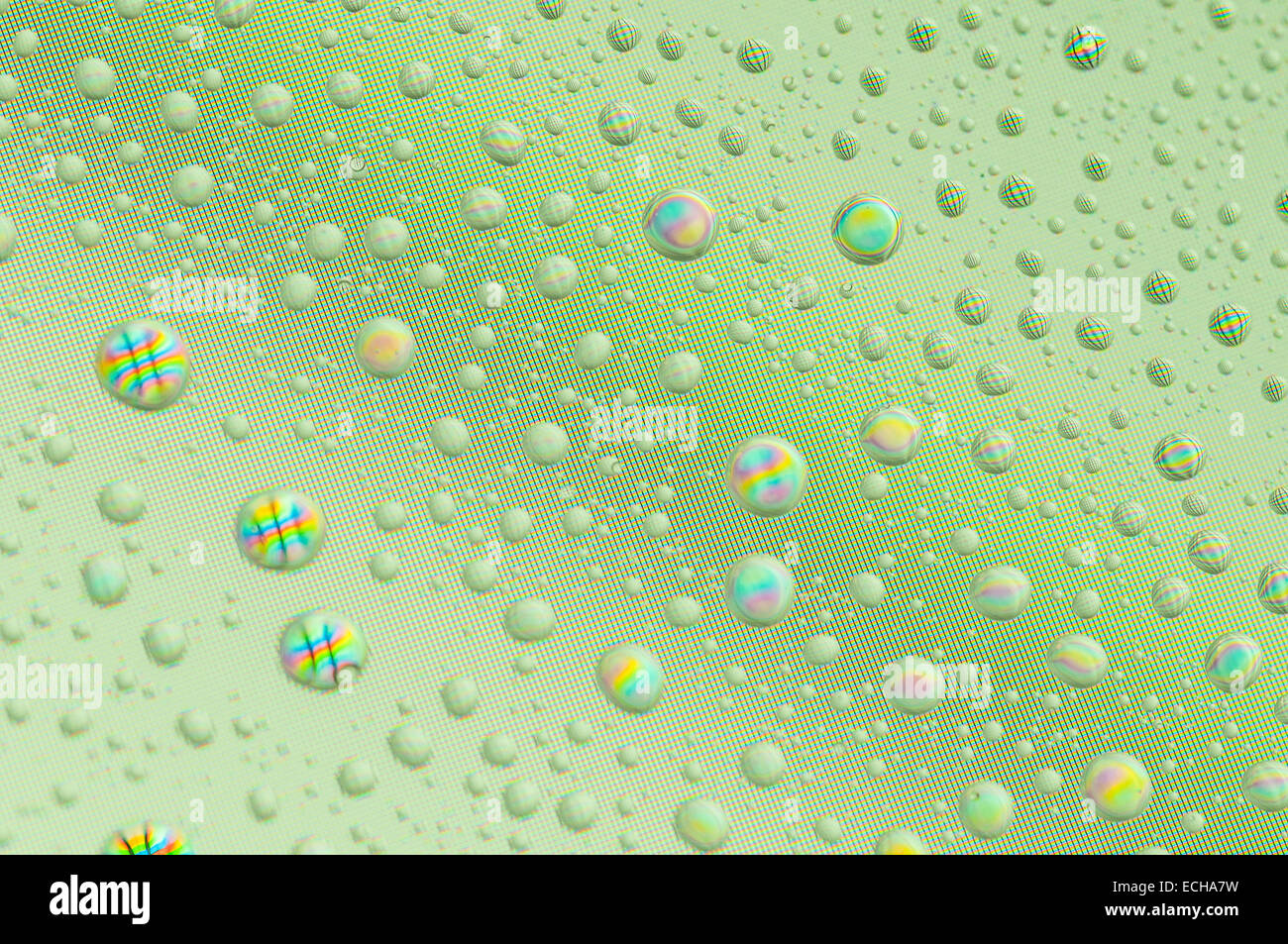 Les gouttelettes d'eau sur un écran d'ordinateur. Motifs abstraits un être utile pour les fonds et les arrière-plans. Banque D'Images