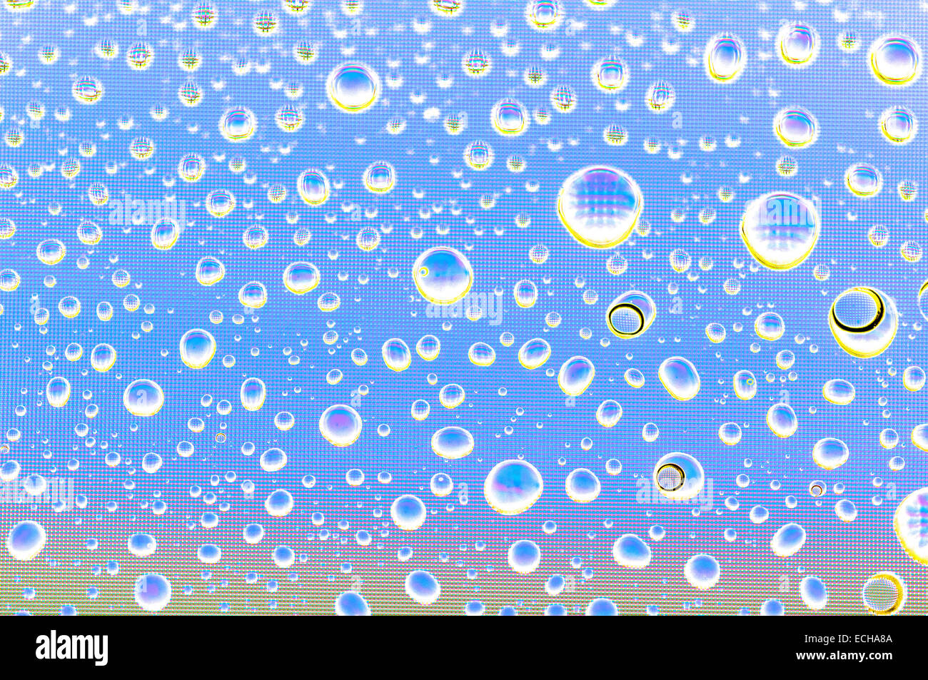 Les gouttelettes d'eau sur un écran d'ordinateur. Motifs abstraits un être utile pour les fonds et les arrière-plans. Banque D'Images