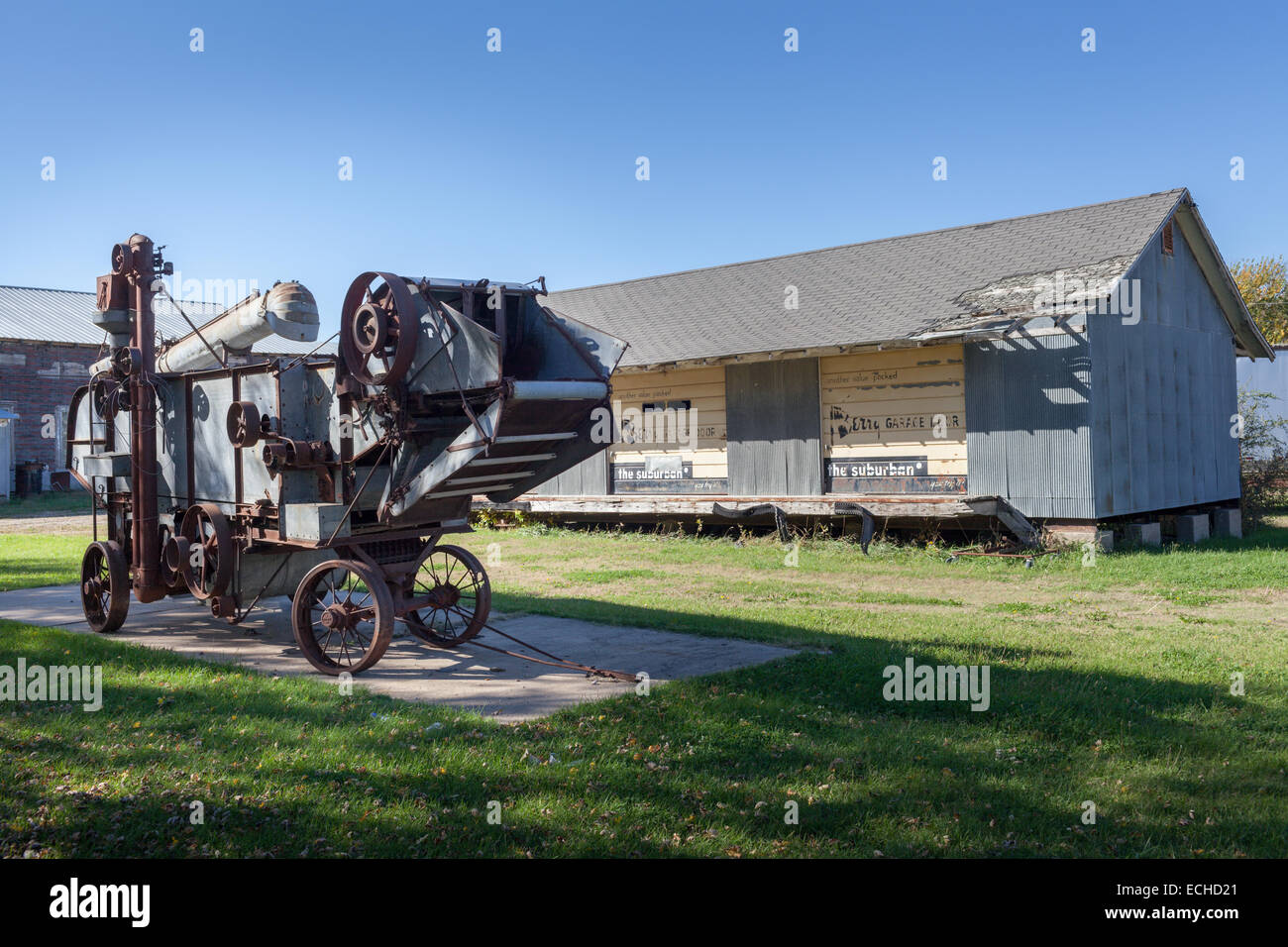 Machine agricole ancienne, probablement une batteuse, espoir, Kansas, États-Unis Banque D'Images