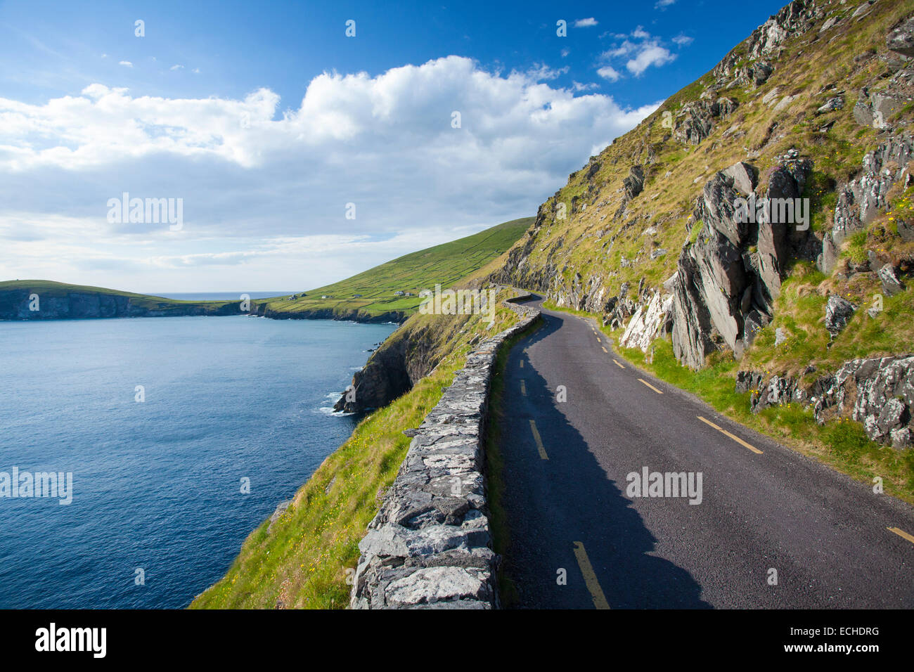 Route du littoral autour de Slea Head, péninsule de Dingle, comté de Kerry, Irlande. Banque D'Images