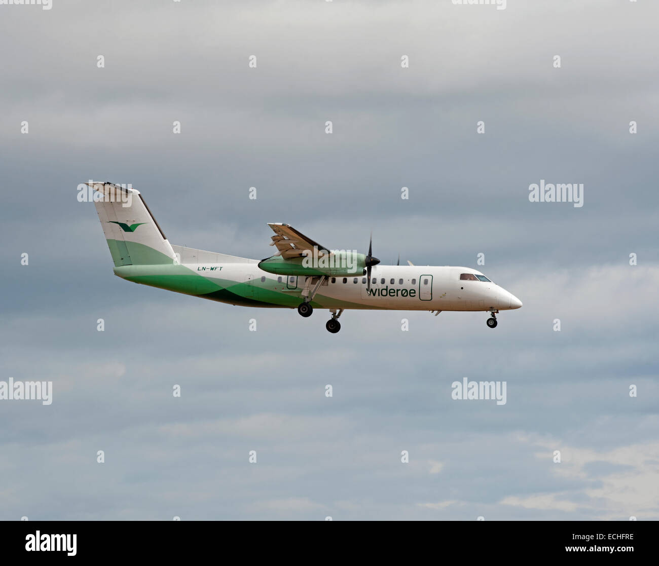 L'avion pour traverser la mer du Nord de la Norvège à l'est d'Aberdeen Dyce ce Bombardier DHC-8-311Dash 8 Q Dash 8. 9365 SCO Banque D'Images