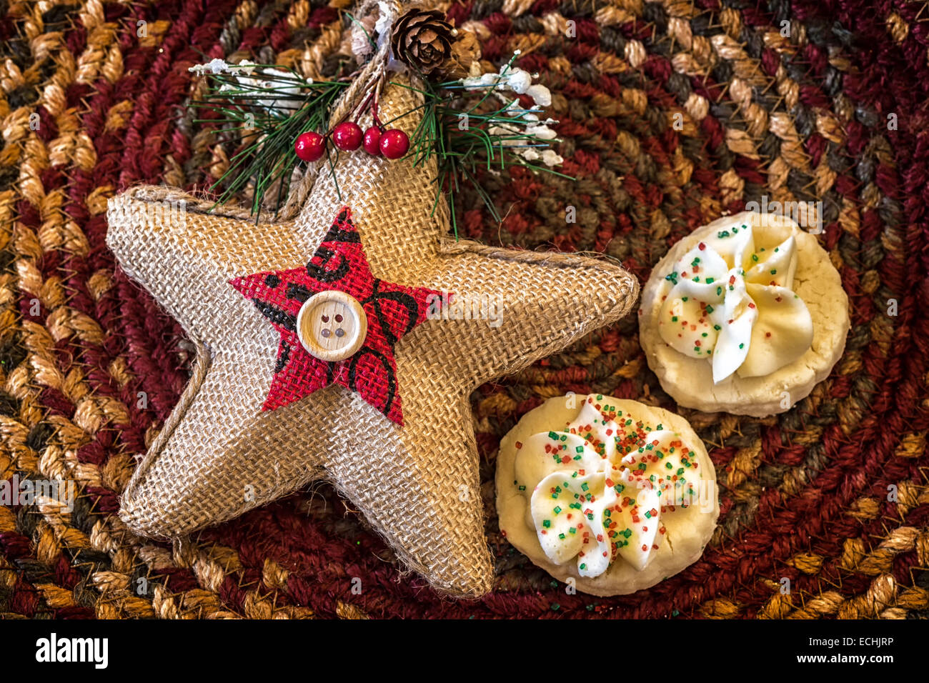 Biscuit dans un bol sur le thème de Noël. Banque D'Images