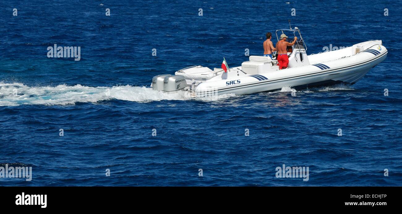 Radeau, bateau à moteur, canot en caoutchouc Banque D'Images Radeau, bateau à moteur, canot en caoutchouc Banque D'Images