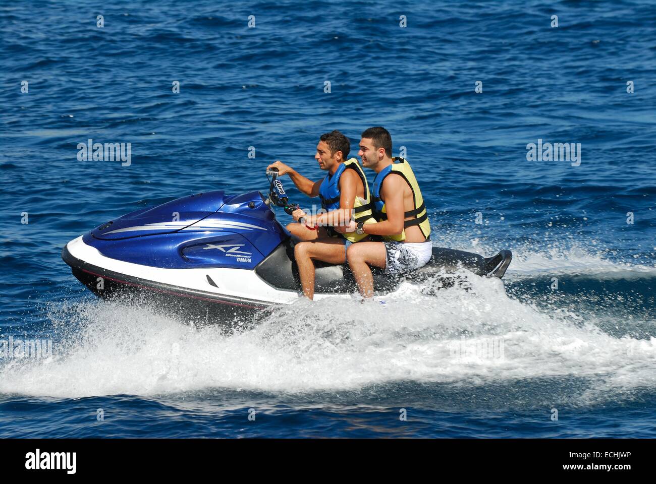 Radeau, bateau à moteur, canot en caoutchouc Banque D'Images Radeau, bateau à moteur, canot en caoutchouc Banque D'Images