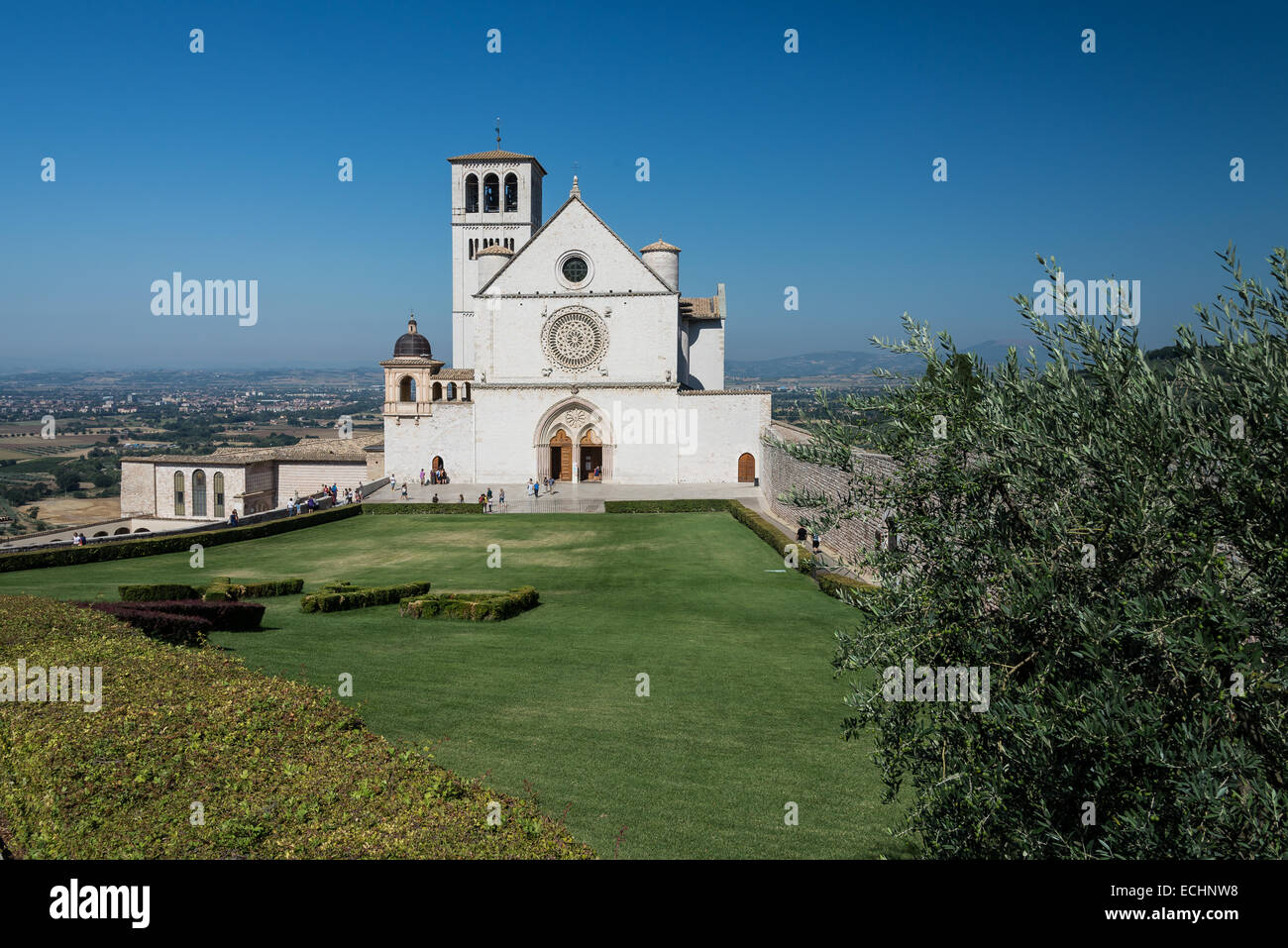 Basilique de Saint François à Assise dans une journée d'été Banque D'Images