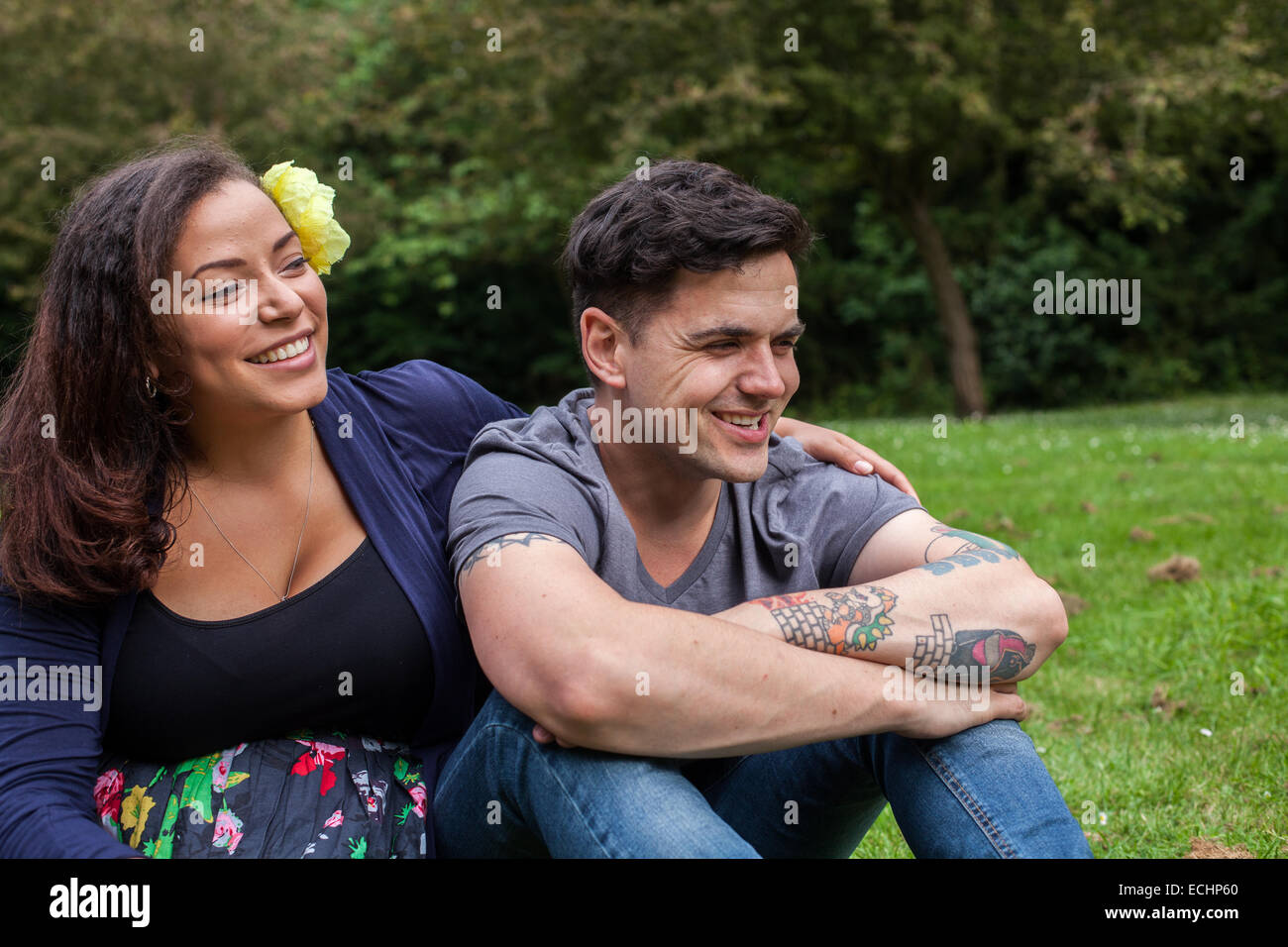 Couple in a park Banque D'Images
