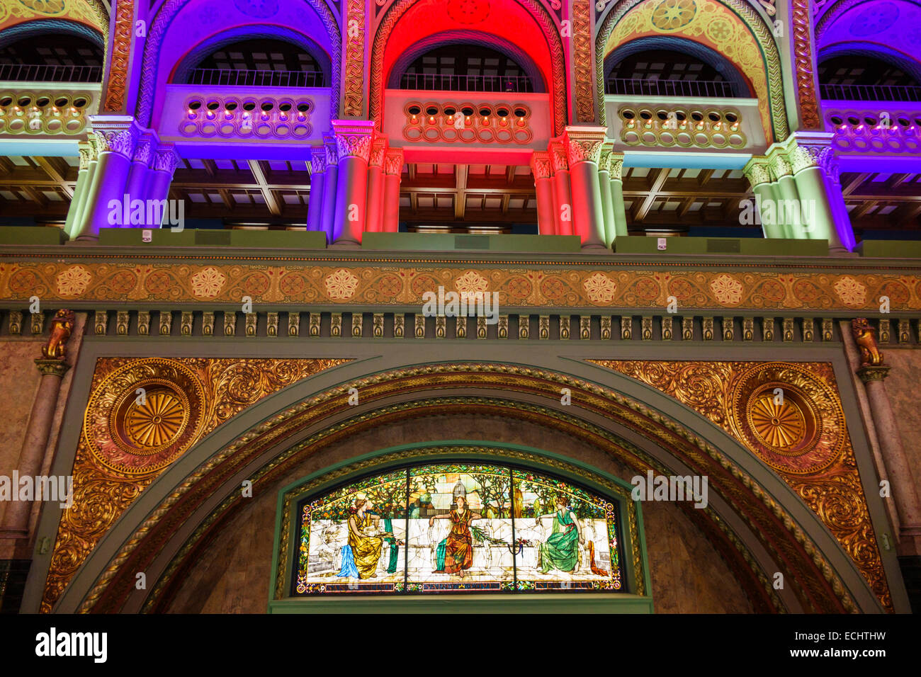 Saint Louis Missouri,Market Street,Union Station,Architecture romane,terminal de train converti,Grand Hall,intérieur,arches,éclairage,or Banque D'Images