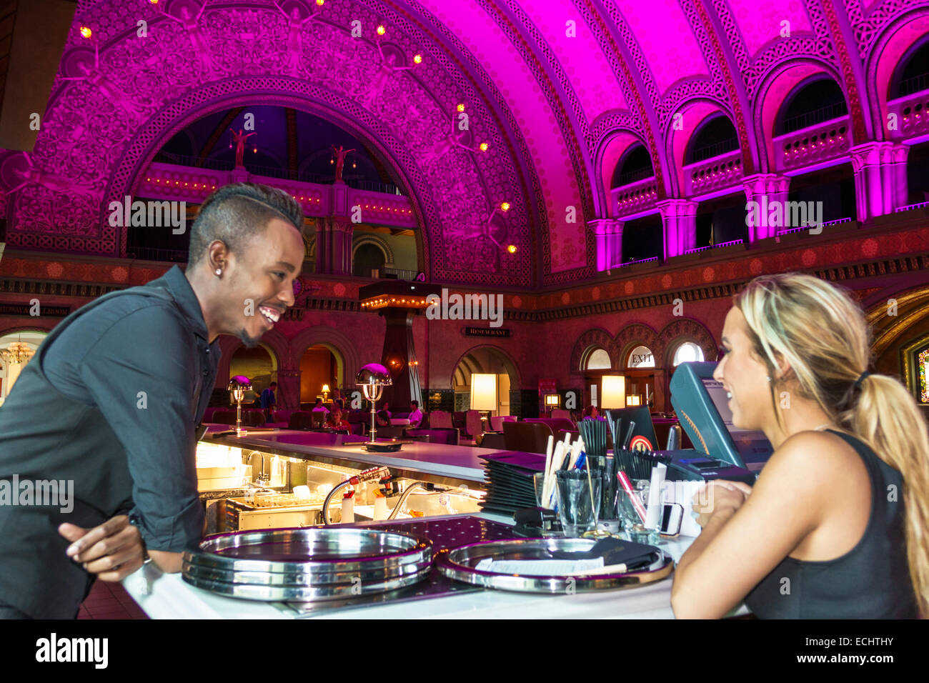 Saint-Louis Missouri,Market Street,Union Station,architecture romane,terminal de train converti,Grand Hall,intérieur,tonneau,plafond voûté Banque D'Images