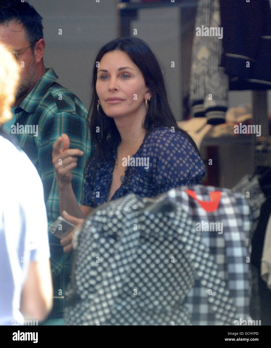 Courteney Cox et David Arquette vu ensemble pour une séance de magasinage chez Marc Jacobs à West Hollywood pour leur fille Coco et ses amis. L'ex couple a été vu à rire et à rire comme ils naviguer à travers le magasin. À un moment, David a été vu Banque D'Images