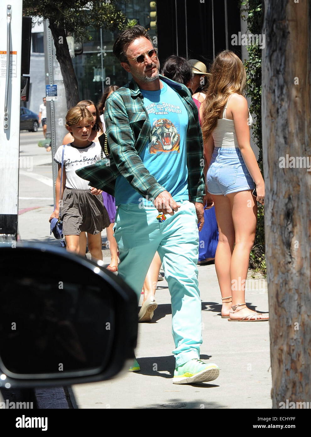 Courteney Cox et David Arquette vu ensemble pour une séance de magasinage chez Marc Jacobs à West Hollywood pour leur fille Coco et ses amis. L'ex couple a été vu à rire et à rire comme ils naviguer à travers le magasin. À un moment, David a été vu Banque D'Images