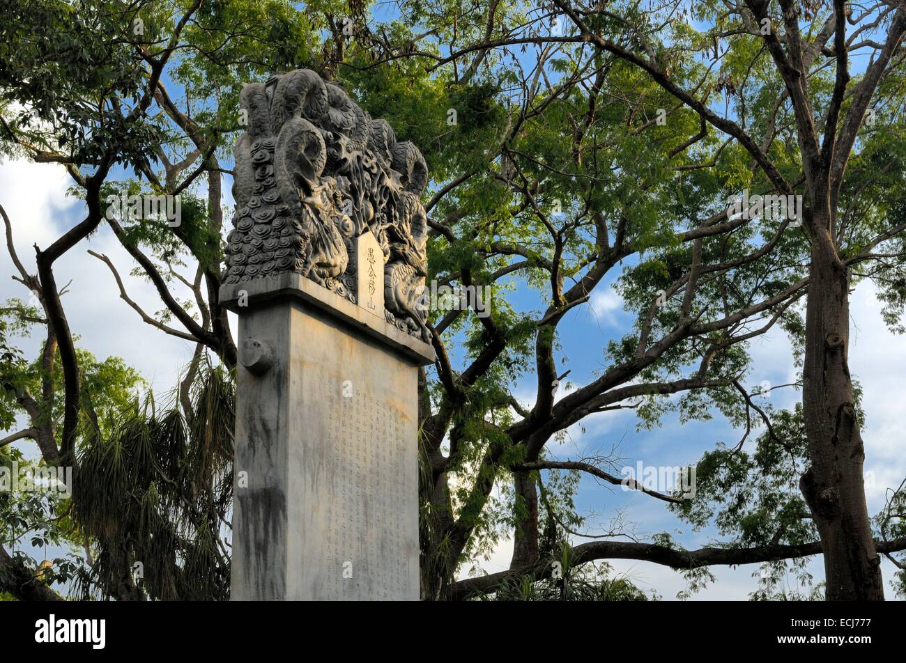 Brésil, Minas Gerais, Brumadinho, Centro de Arte Contemporanea Inhotim (centre d'art contemporain), Gui Tuo Bei (2001) par Zwang Huan Banque D'Images