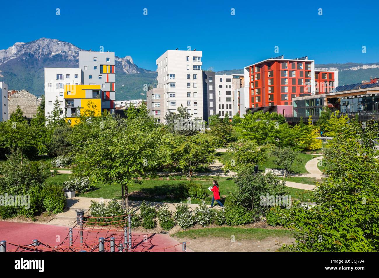 France, Isère, Grenoble, l'Écodistrict de Bonne, Grenoble a reçu le Grand Prix national 2009 de l'Écodistrict pour la ZAC de Bonne, le massif du Vercors en arrière-plan Banque D'Images