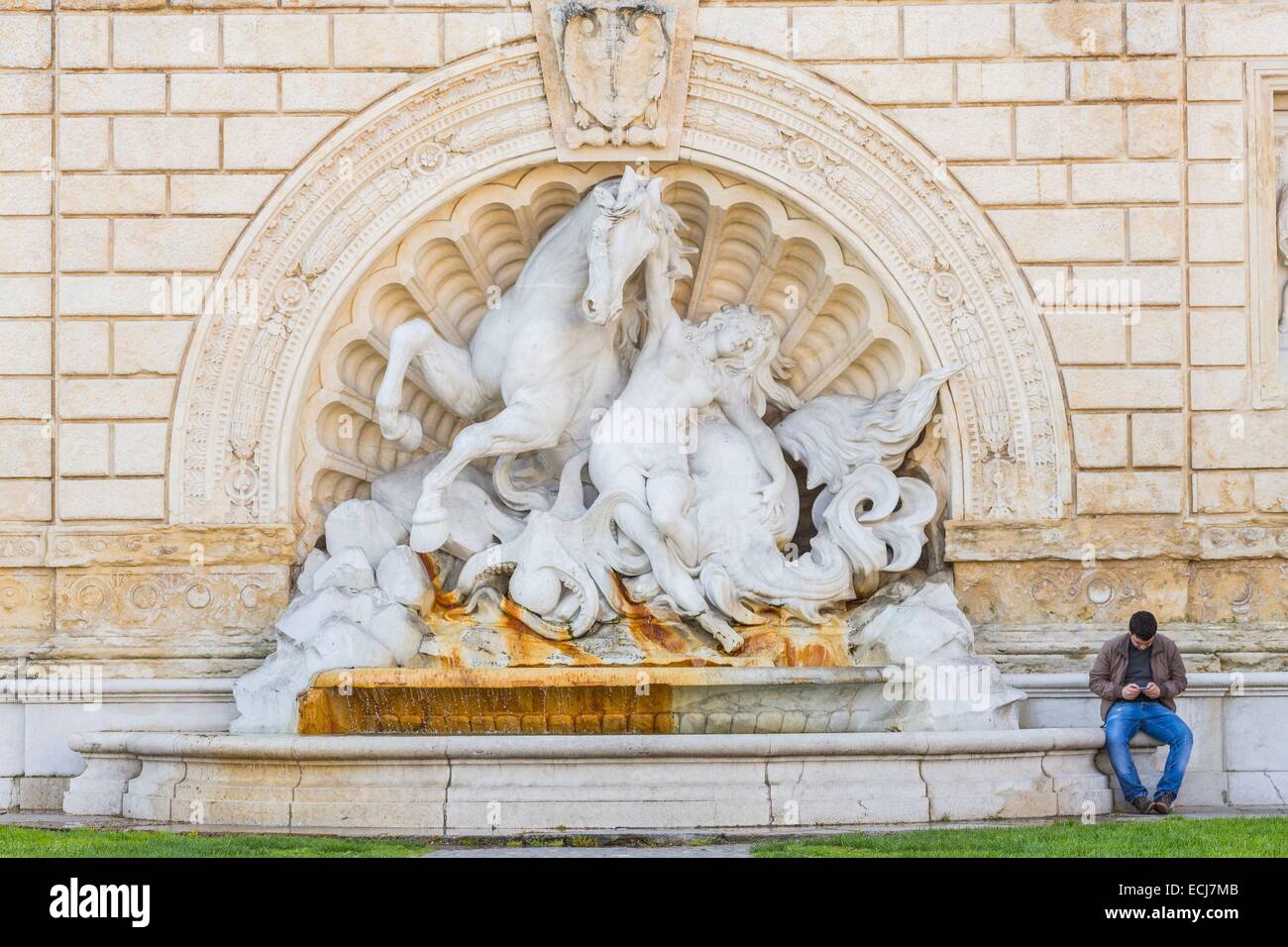 L'Italie, l'Emilie Romagne, Bologne, Montagnola, nymphe de Fontaine (1896) sculptée par Diego Sarti et Pietro Veronesi Banque D'Images