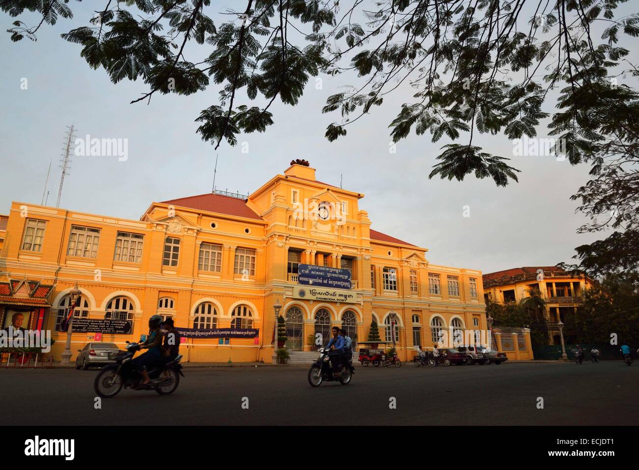 Cambodge, Phnom Penh, bureau de poste principal bâtiment de style colonnial français Banque D'Images