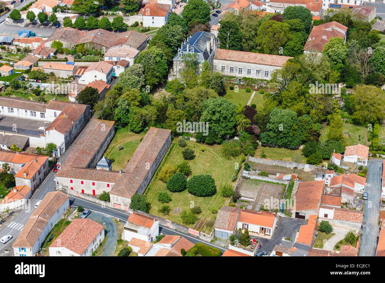 France, Vendée, Saint Michel en l'Herm, l'abbaye royale (vue aérienne) Banque D'Images