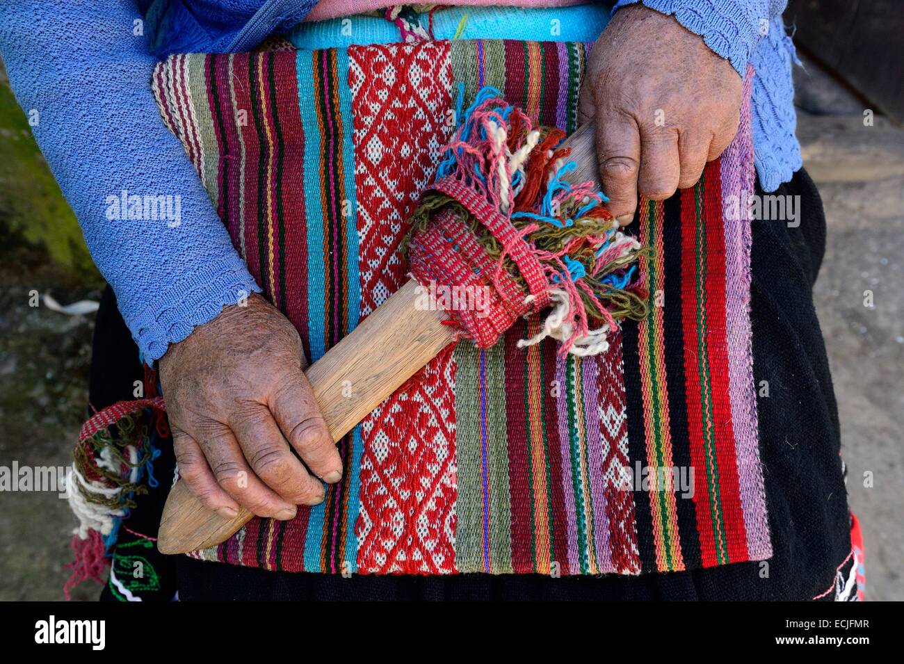 Le Pérou, Cuzco, province Ccatcca, ruban et de tissus en laine d'alpaga Banque D'Images