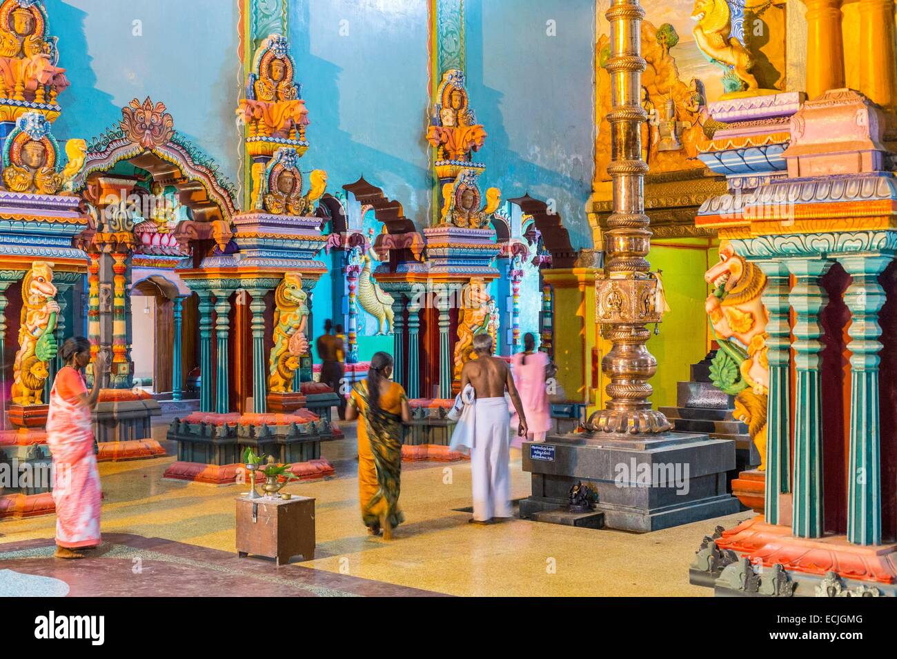 Sri Lanka, province du Nord, district de Jaffna, Keerimalai, temple hindou dédié à Shiva et construit en 2012 Naguleswaram Banque D'Images