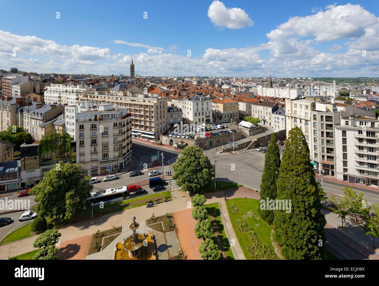 France, Haute Vienne, Limoges, place Léon Betoulle et église de Saint Michel des Lions Banque D'Images
