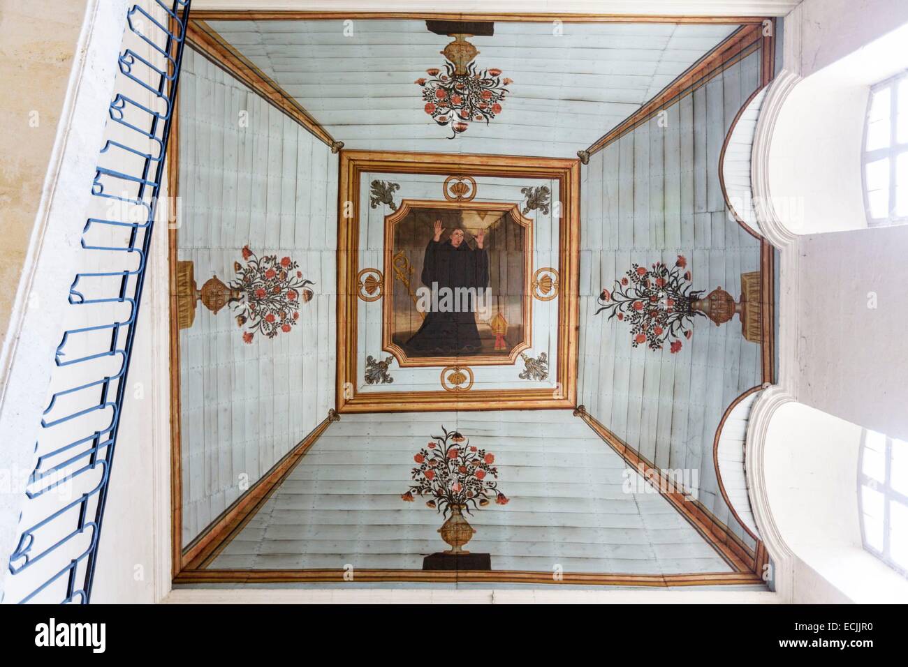 France, Gironde, LA REOLE, peinture sur bois représentant saint Benoît sur le plafond de l'escalier central du Prieuré de Saint Pierre de La Reole datant du 18ème siècle, ancien prieuré bénédictin de Gironde, de l'Ordre de Saint Benoît Banque D'Images