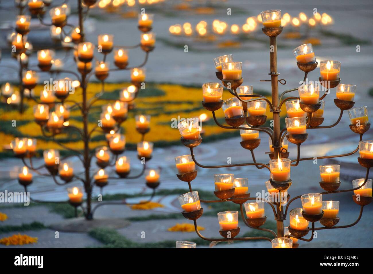 L'Inde, Rajasthan, Jaipur, Jal Mahal environs, Diwali lampes à huile Banque D'Images