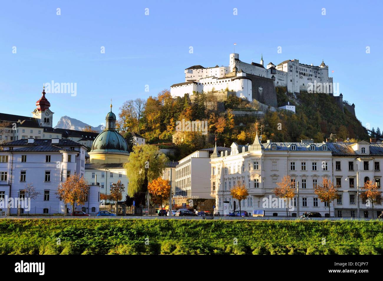 Autriche, Salzbourg, le centre historique classé au Patrimoine Mondial par l'UNESCO, la vieille ville (Altstadt) et Château de Hohensalzburg Banque D'Images