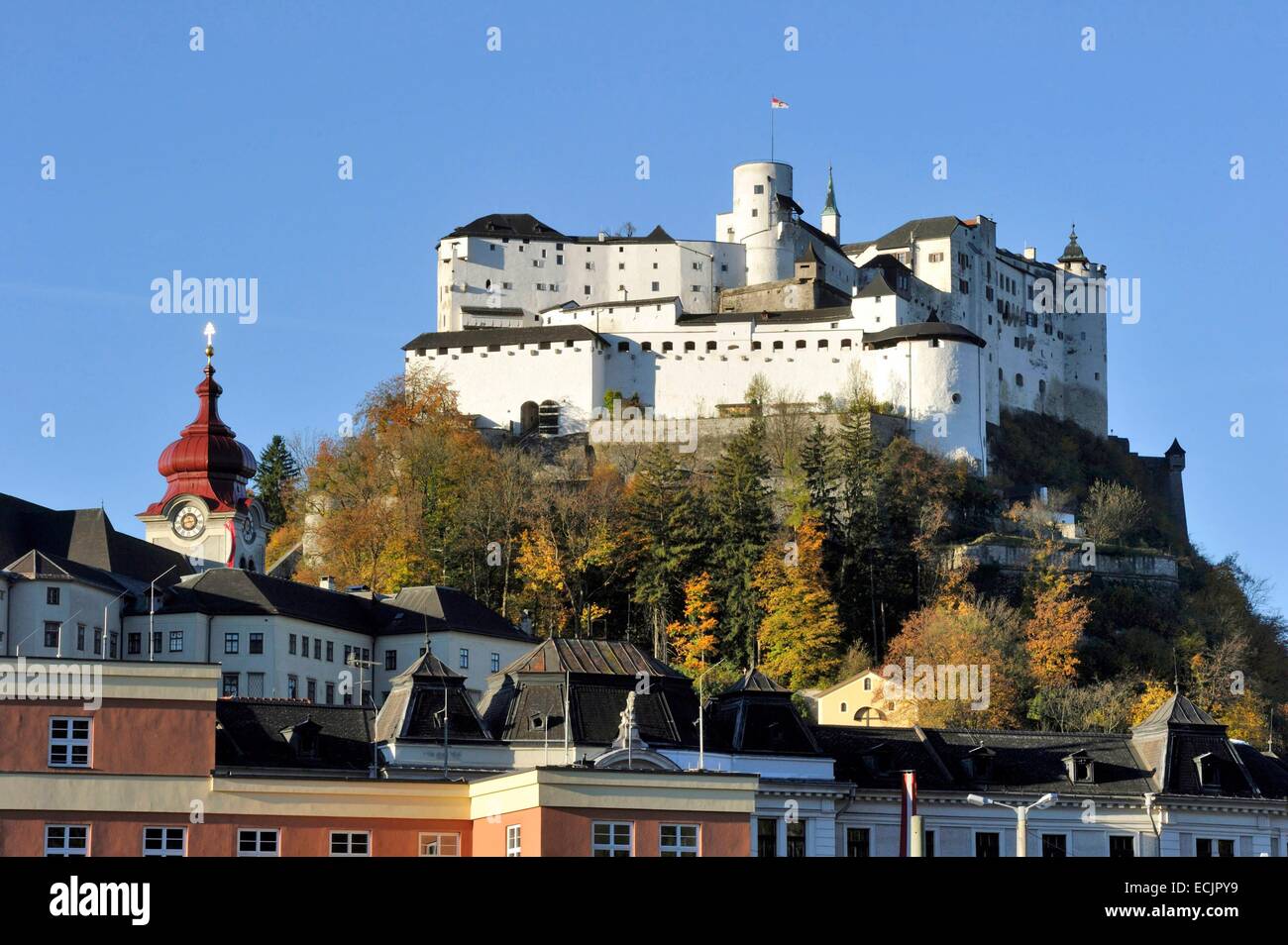 Autriche, Salzbourg, le centre historique classé au Patrimoine Mondial par l'UNESCO, la vieille ville (Altstadt) et Château de Hohensalzburg Banque D'Images