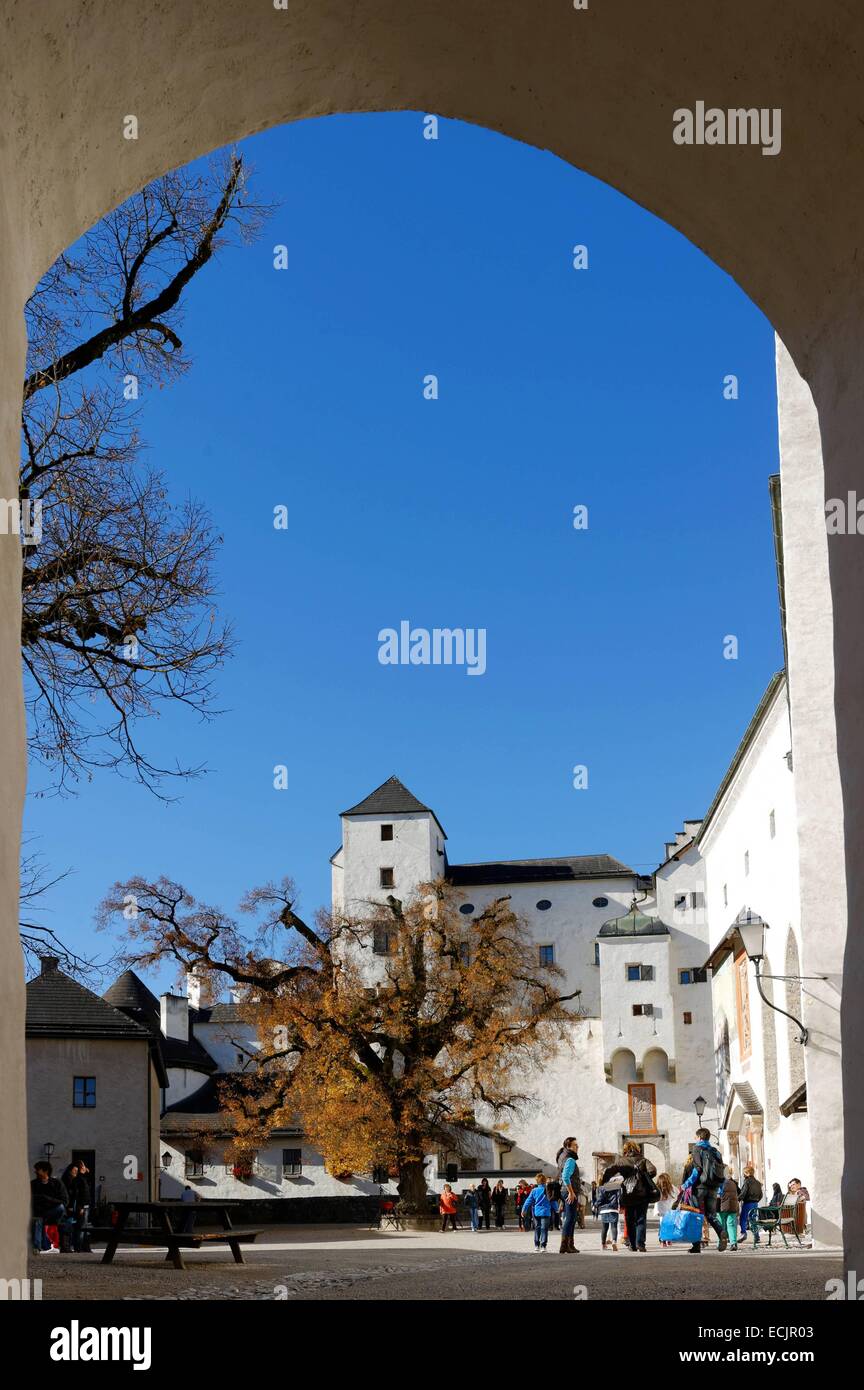 Autriche, Salzbourg, le centre historique classé au Patrimoine Mondial par l'UNESCO, la place intérieure du château de Hohensalzburg Banque D'Images