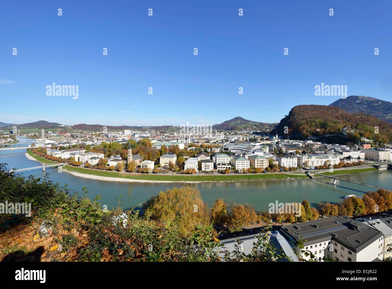 Autriche, Salzbourg, le centre historique classé au Patrimoine Mondial par l'UNESCO, la rivière Salzach et intérieur district Stadt Banque D'Images