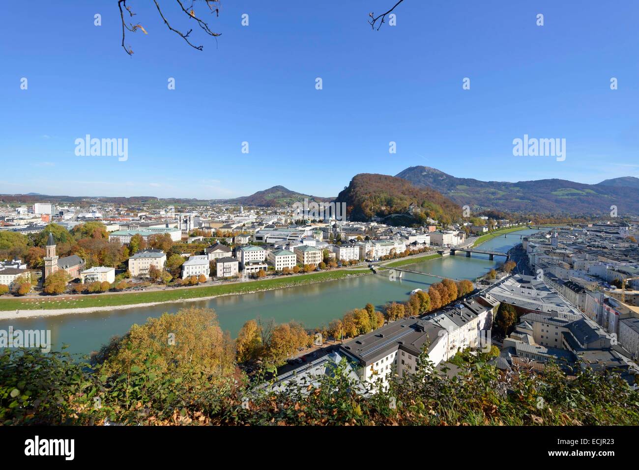 Autriche, Salzbourg, le centre historique classé au Patrimoine Mondial par l'UNESCO, la rivière Salzach et intérieur district Stadt Banque D'Images