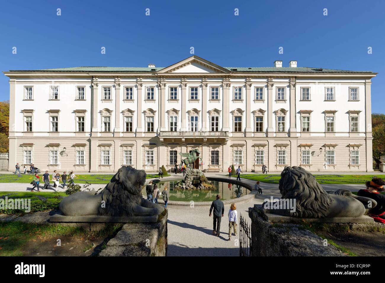 Autriche, Salzbourg, le centre historique classé au Patrimoine Mondial de l'UNESCO, le château et les jardins du château Mirabell, datant du 17e siècle Banque D'Images