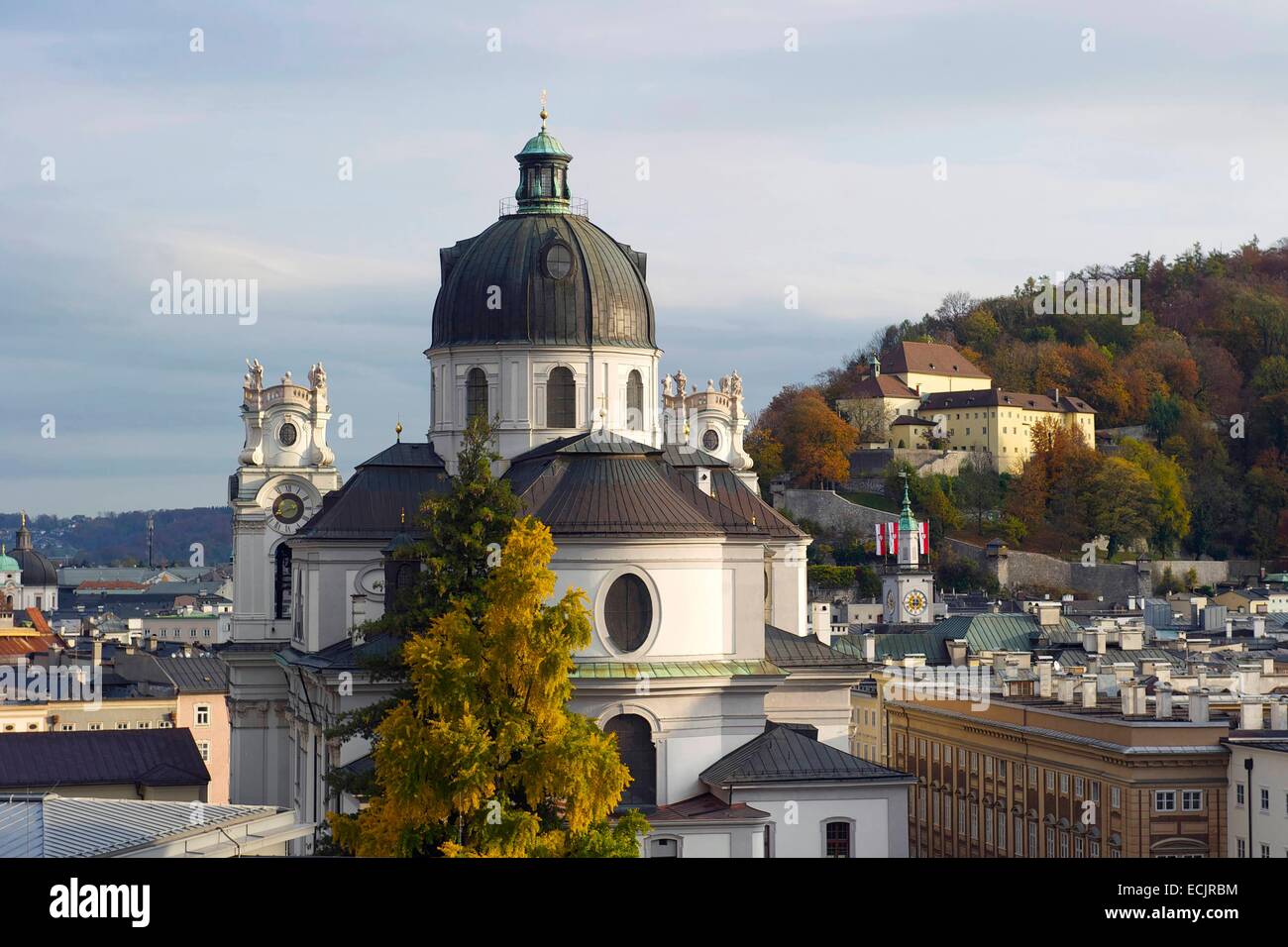 Autriche, Salzbourg, le centre historique classé au Patrimoine Mondial de l'UNESCO, Kollegienkirche Église et le couvent de la colline Kapuzinerberg Banque D'Images