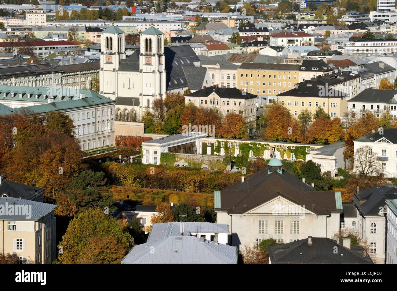 Autriche, Salzbourg, le centre historique classé au Patrimoine Mondial de l'UNESCO, le château et les jardins du château Mirabell, datant du 17e siècle Banque D'Images