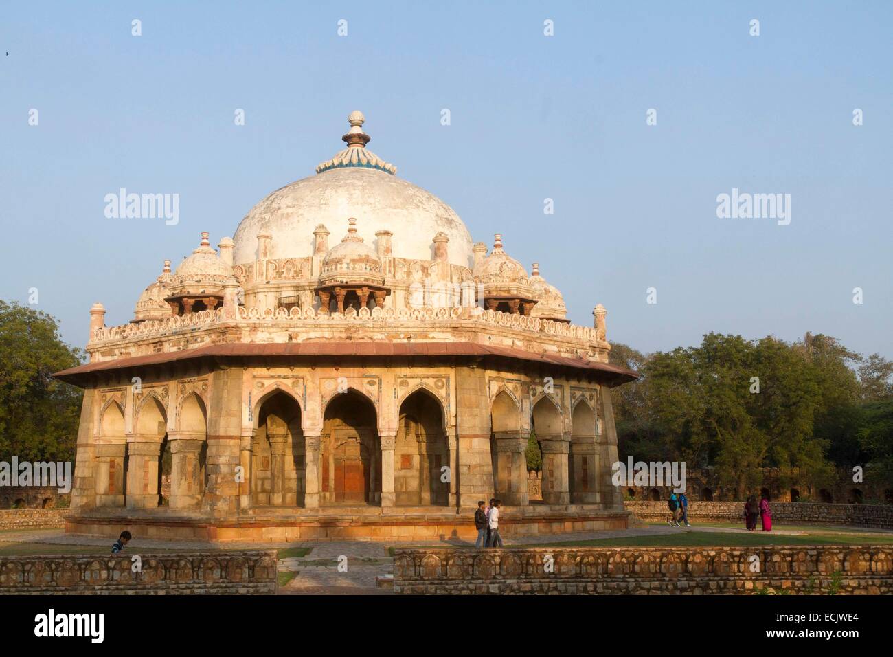 L'Inde, New Delhi, tombeau d'Isa Khan, dans le jardin de la mosquée Jama Masjid Banque D'Images