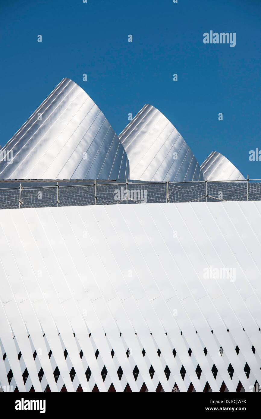 La France, Finistère, Brest, Brest Arena est une salle de spectacle pour  des manifestations sportives et autres événements situé sur le Polygone,  site, le bâtiment est un appareil respiratoire, ventilation naturelle par