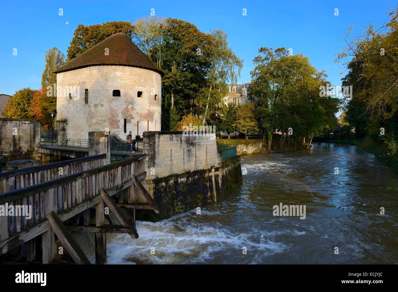 France, Meuse, Verdun, le tour des plaids (moyens) de la tour qui faisait partie de la ville de forme et le rempart Grand canal adjoint Banque D'Images