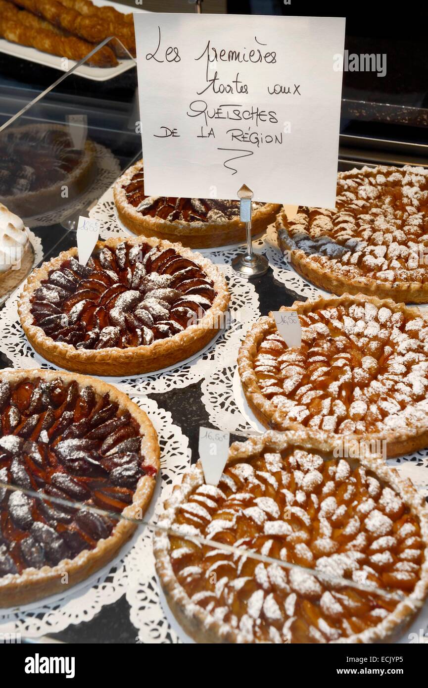 France Metz Moselle Patisserie Claude Bourguignon La Rue De La Tete D Or Tarte Aux Prunes Photo Stock Alamy