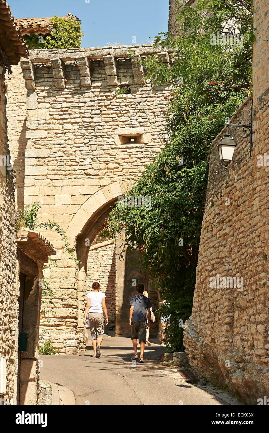 La France, Vaucluse, Le Parc Naturel Régional du Luberon (Parc Naturel Régional du Luberon), Goult, la porte d'Ourne Banque D'Images