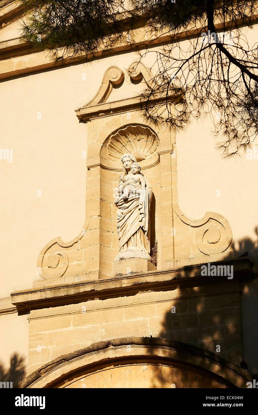 La France, Vaucluse, Le Parc Naturel Régional du Luberon (Parc Naturel Régional du Luberon), Lauris, l'église et son clocher Banque D'Images