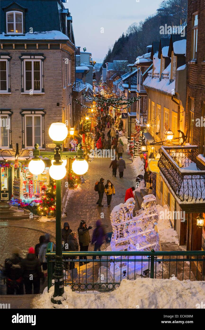 Canada, Québec, province de Québec en hiver, le Petit-Champlain, dans le Vieux Québec déclarée Patrimoine Mondial par l'UNESCO, la rue du Petit-Champlain, dans le crépuscule Banque D'Images